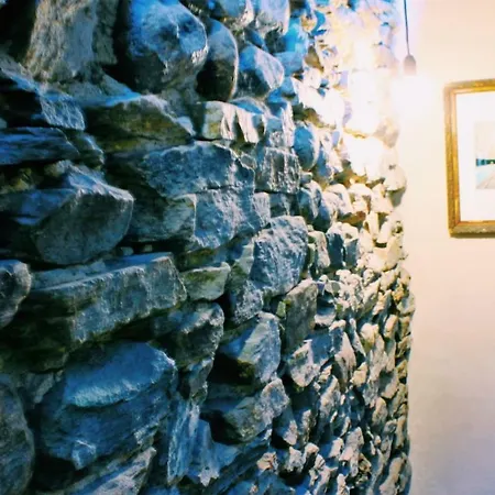 Historic Stone Wall House In Center Lejlighed Domodossola