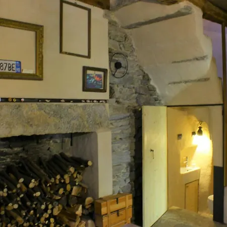 Lejlighed Historic Stone Wall House In Center