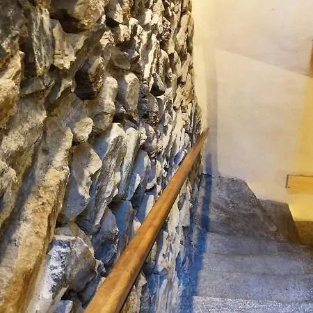 Historic Stone Wall House In Center Lejlighed